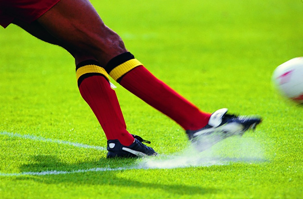 Искусственная трава для футбола и футбола с высокой устойчивостью к ультрафиолетовому излучению