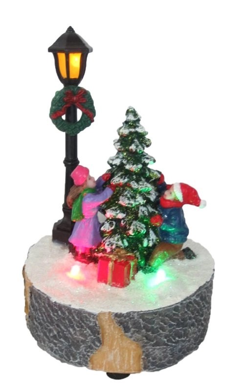 Рождественская елка с подсветкой, снеговиком, снежками и хорами