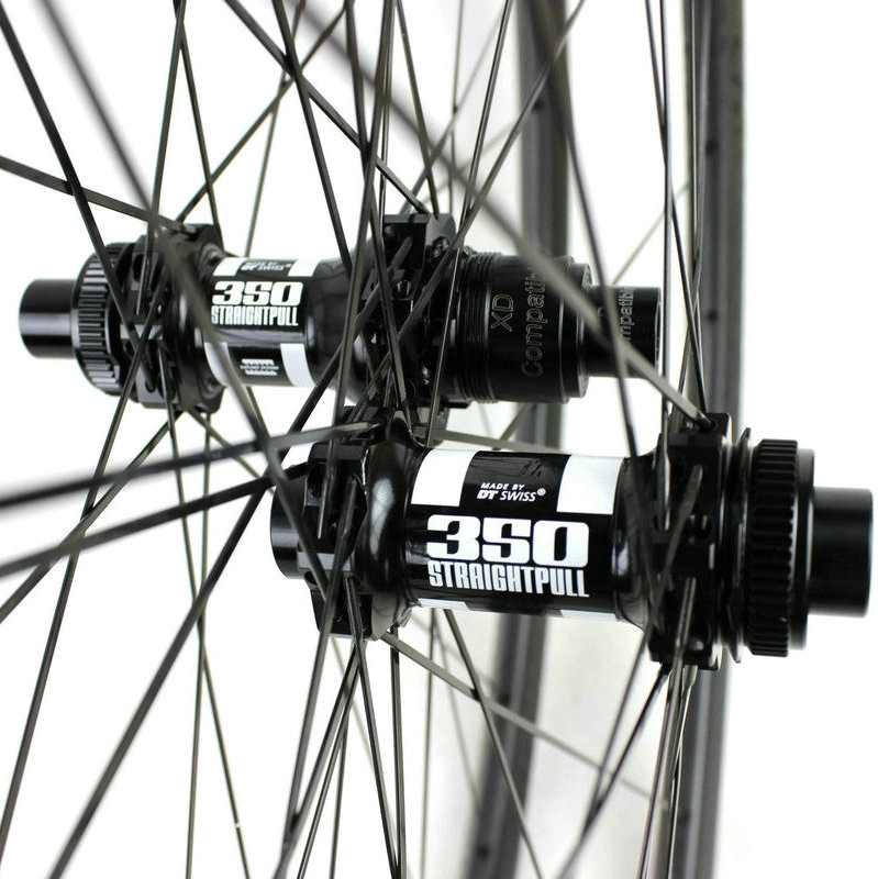 Изготовленная на заказ втулка DT Swiss 350 + карбоновые колеса для горного велосипеда со спицами Sapim CX-Ray