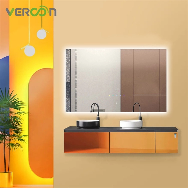 Зеркало приведенное ванны Веркон установленное стеной круглое умное с светом тщеславия