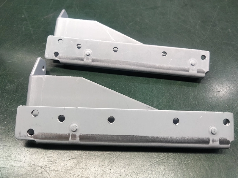 Детали штамповки крепежного кронштейна для электрогрелки SGCC