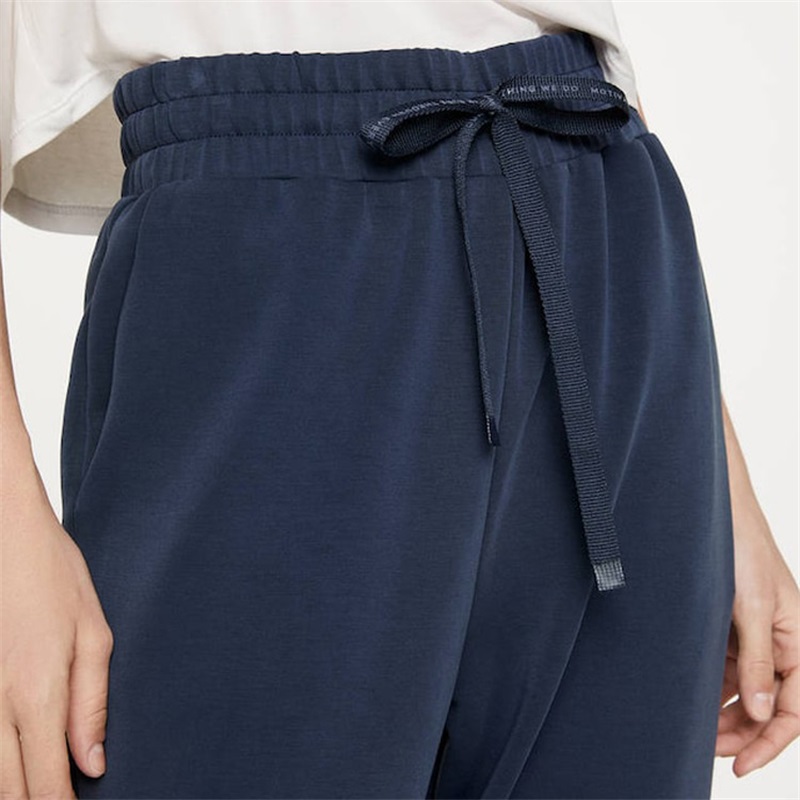 elatisc waistband and pocket design