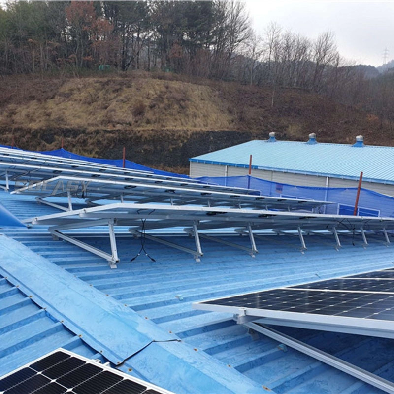 Монтаж на крыше солнечной фотоэлектрической конструкции для дома