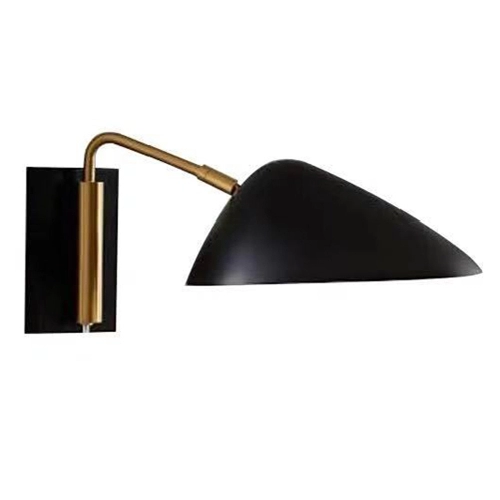 Настенный светильник с металлическим оттенком черного и латунного цвета для спальни