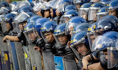 Полицейский шлем для борьбы с беспорядками