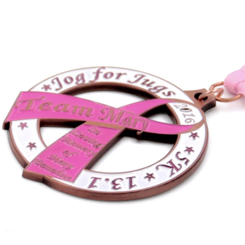 Розовая лента с вырезом, изготовленная производителем, медаль 5 тыс.